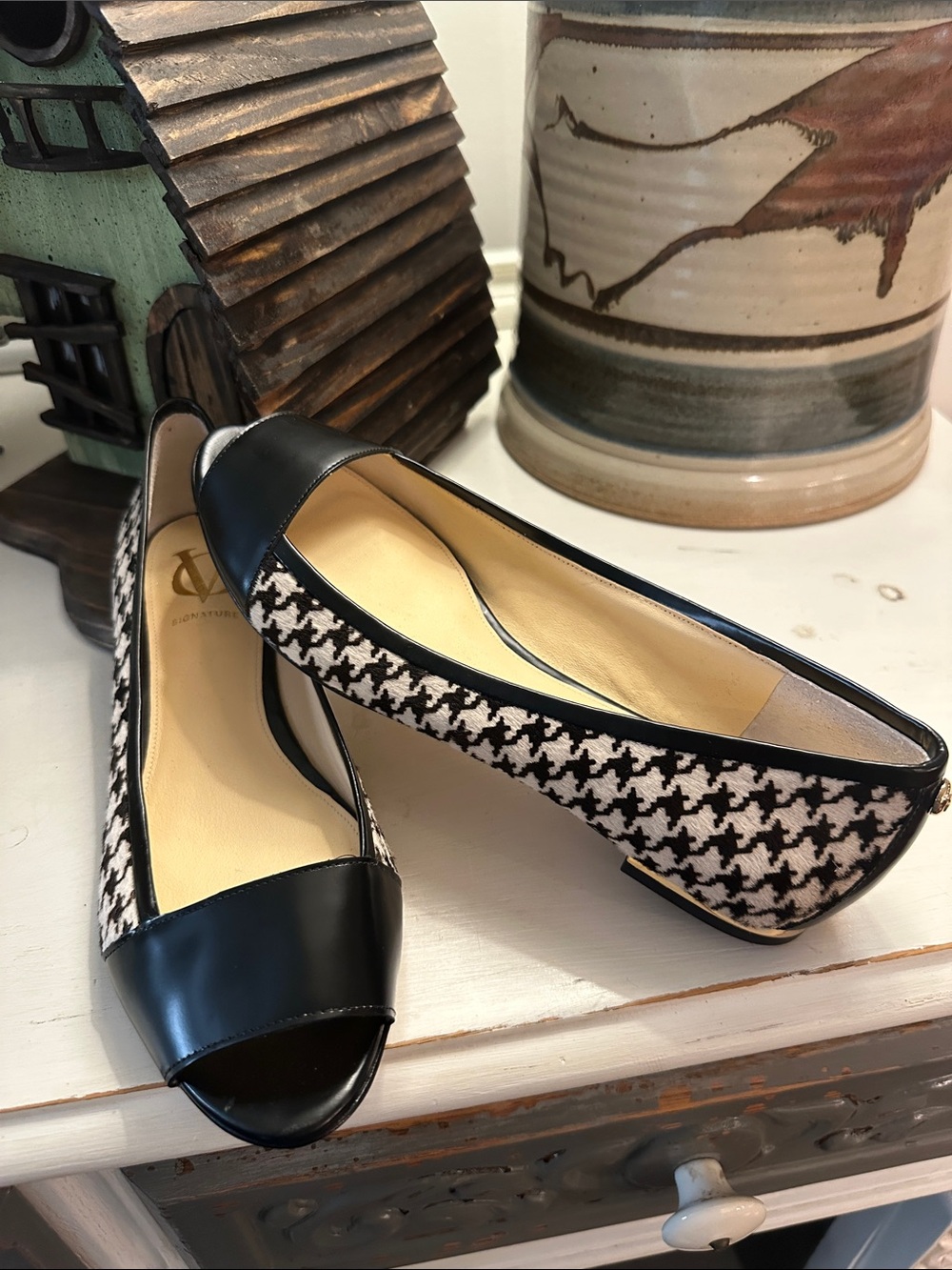 VC Signature Houndstooth Calf Hair Flats 7.5M  Nwts